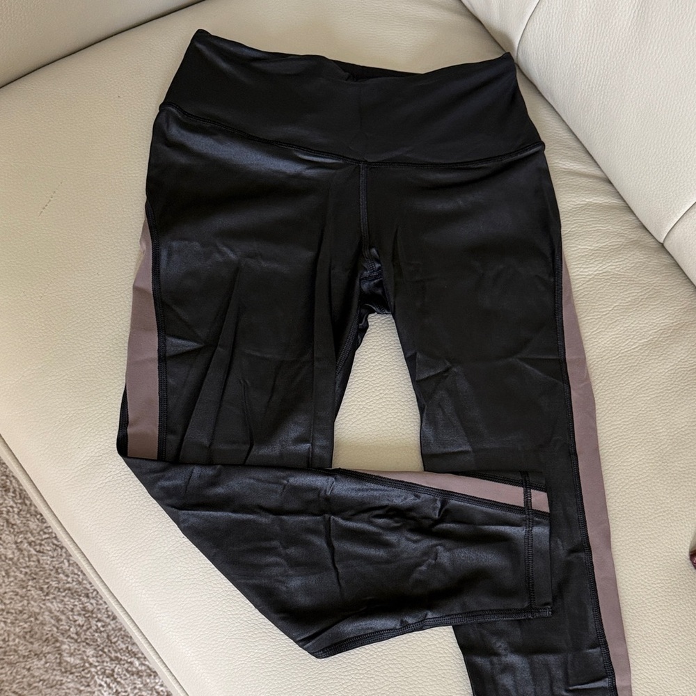Victoria Sport Black and Brown 3/4 Sport Leggings size Small